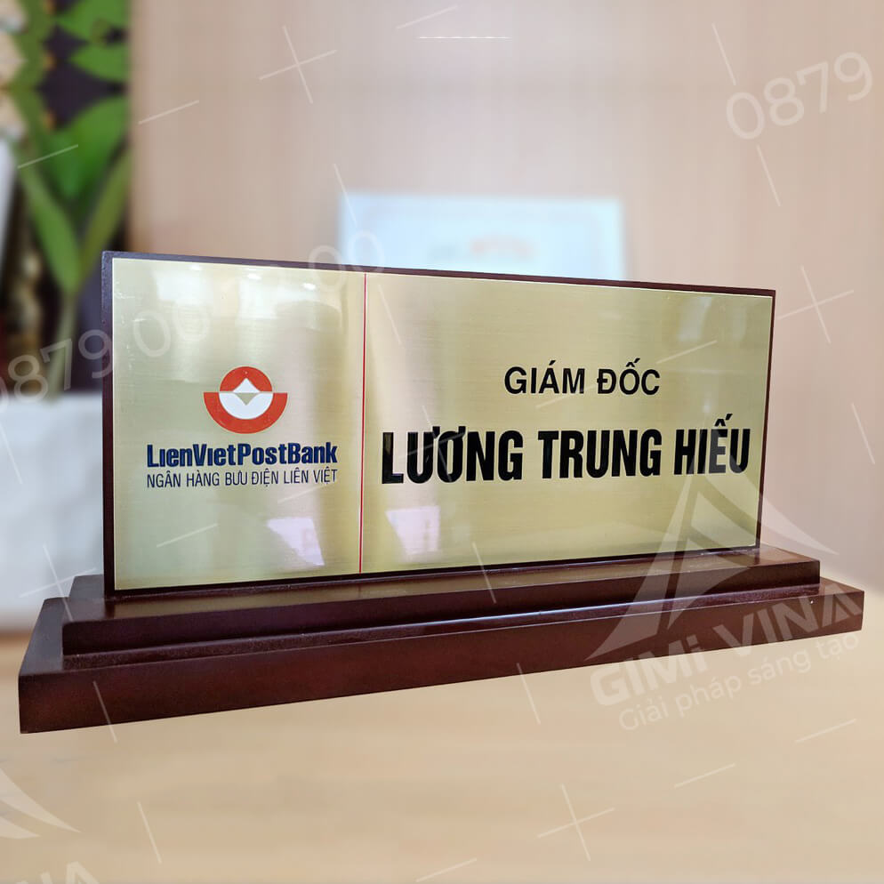 Top mẫu biển chức danh để bàn bằng chất liệu gỗ đồng cao cấp được bán chạy nhất