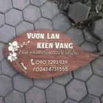 Bảng hiệu gỗ ngoài trời