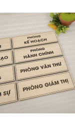 Bảng tên dán cửa phòng bằng gỗ 1