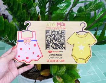 Bảng gỗ quét mã QR code giá rẻ theo cầu