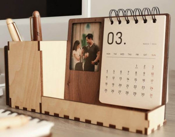 Lịch gỗ kèm khung tranh để phụ kiện đa năng