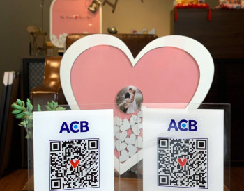 Bảng quét mã QR code để bàn đế gỗ in theo yêu cầu