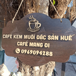 Bảng gỗ tên shop gỗ tối màu cafe Huế