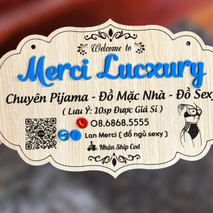 Bảng gỗ tên shop Merci Luxury