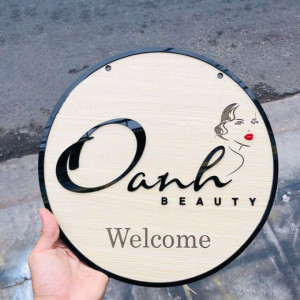 Bảng gỗ tên shop Oanh Beauty