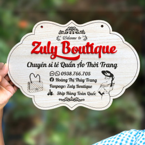 Bảng gỗ tên shop Zuly Boutique