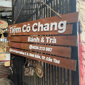 Bảng hiệu gỗ thiết kế độc đáo