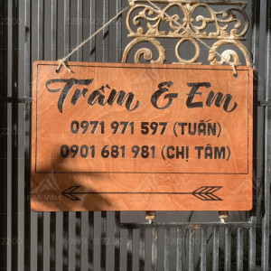 Bảng hiệu gỗ xoang đào khắc chữ