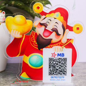 Bảng mica in mã QR code Thần Tài QRMC004 để bàn chiêu tài lộc