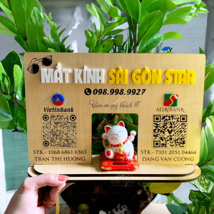 Bảng mica quét mã qr in theo yêu cầu, quét mã qr để bàn đựng mèo thần tài vẫy tay