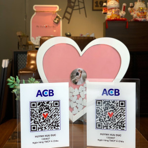 Bảng QR đế gỗ để bàn