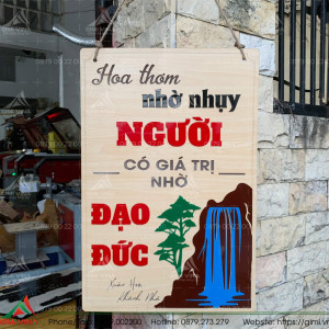 Tranh decor Hoa thơm nhờ nhụy Người có giá trị nhờ đạo đức