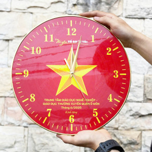 Đồng hồ tròn treo tường bằng gỗ Ngôi Sao Vàng