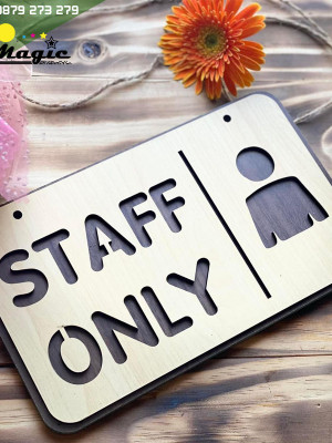 Bảng treo cửa phòng nhân viên Staff only