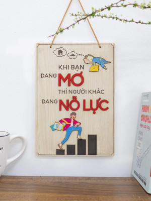 Tranh động lực gỗ khi bạn đang mơ thì người khác đang nổ lực