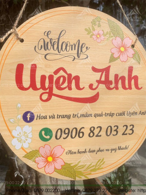 Bảng gỗ tên shop Uyên Anh