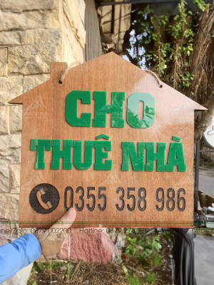Bảng gỗ ngoài trời hình ngôi nhà