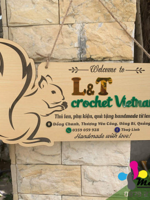 Bảng gỗ tên shop L&T