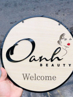 Bảng gỗ tên shop Oanh Beauty