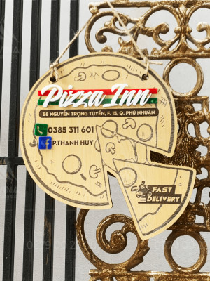Bảng gỗ tên shop Pizza Inn