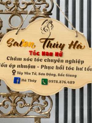 Bảng gỗ tên shop Salon Thúy Hà