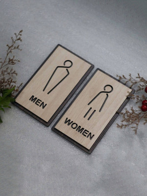 Bảng gỗ Men Women dán cửa phòng vệ sinh 