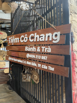 Bảng hiệu gỗ thiết kế độc đáo