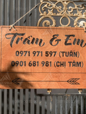 Bảng hiệu gỗ xoang đào khắc chữ