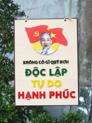 Bảng gỗ decor chủ đề yêu Nước Độc lập - Tự do - Hạnh phúc 