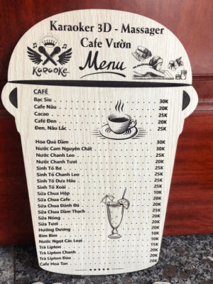 Menu bằng gỗ hình cái ly độc đáo