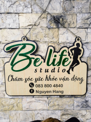 Bảng gỗ tên shop Be Life