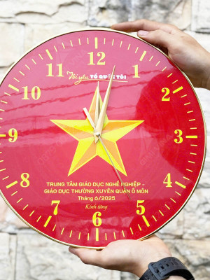 Đồng hồ tròn treo tường bằng gỗ Ngôi Sao Vàng